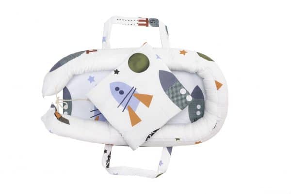 Baby Nest Somnart: babakosár + matrac 42x84x2 cm + babatakaró 70×70 cm-es rakéták