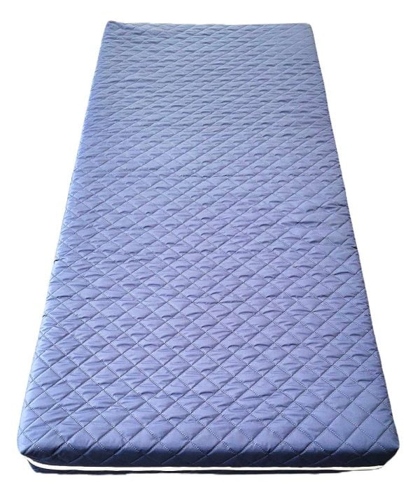 Vízálló matrac szivaccsal, vízálló párnázott huzat vattával, levehető, mosható, cipzárral, 90×190, vastagsága 15 cm